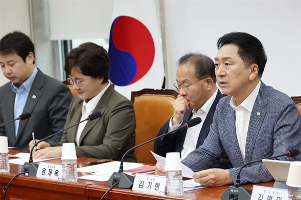 국민의힘 김기현 대표가 28일 국회에서 열린 최고위원회의에서 발언을 하고 있다. 