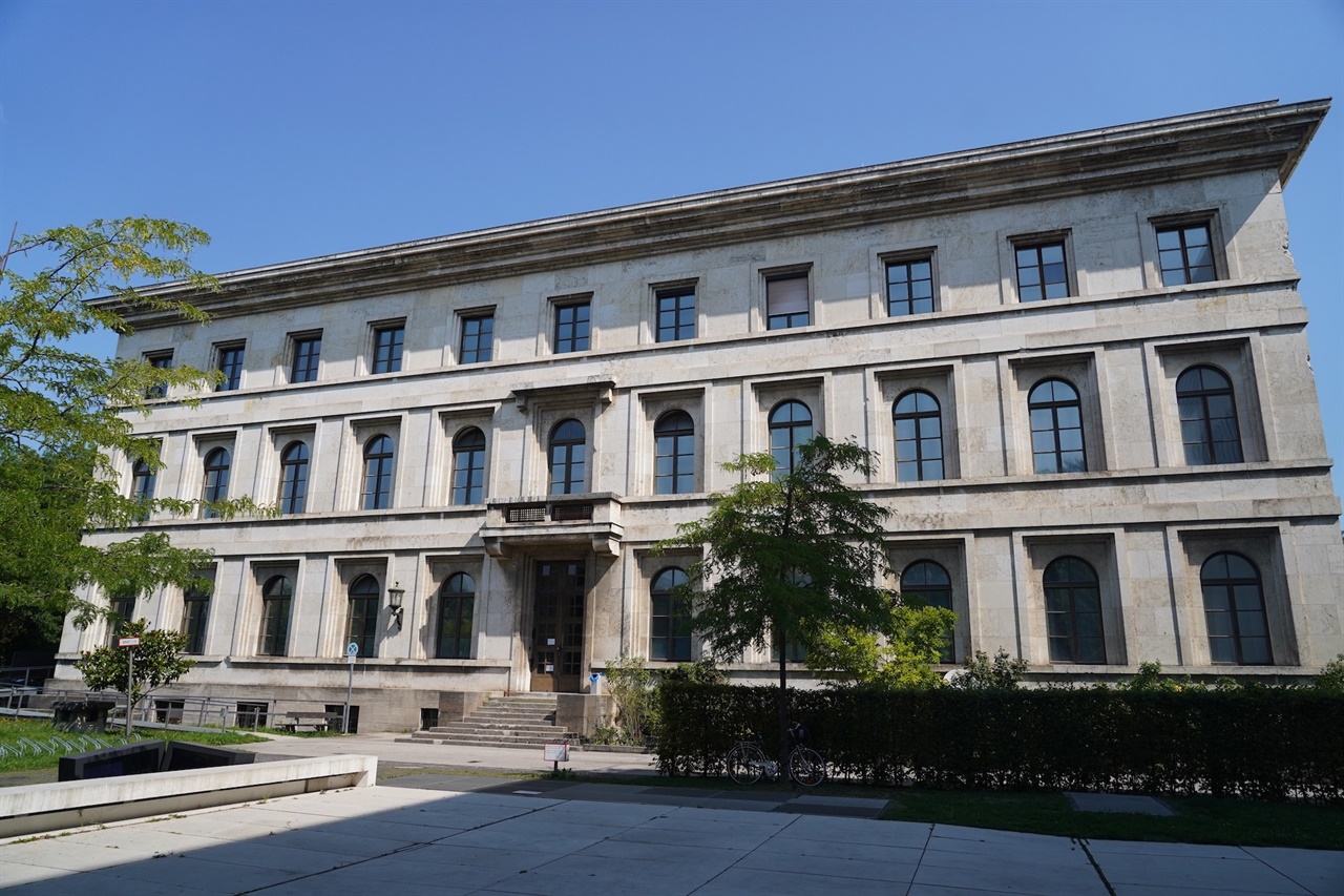 과거 히틀러가 사용했던 뮌헨 음악연극대학 건물