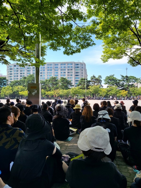 9월 2일 여의도 국회의사당 앞에서 열린 50만 교원 총궐기 추모집회에 엄마를 따라 참석했다. 
