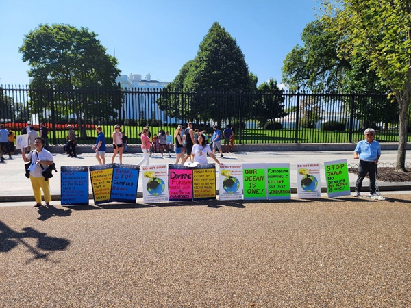 3일 백악관 앞에서도 피켓 시위가 있었다. 9월 16일에는 반핵, 환경단체 등과 연대하여 많은 도시에서 동시 다발적인 집회가 열릴 예정이다.