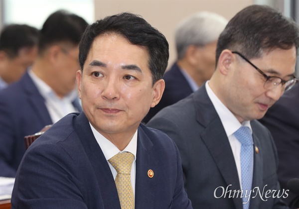 박민식 국가보훈부 장관이 9월 4일 서울 여의도 국회에서 열린 정무위원회 전체회의에 출석해 있다.