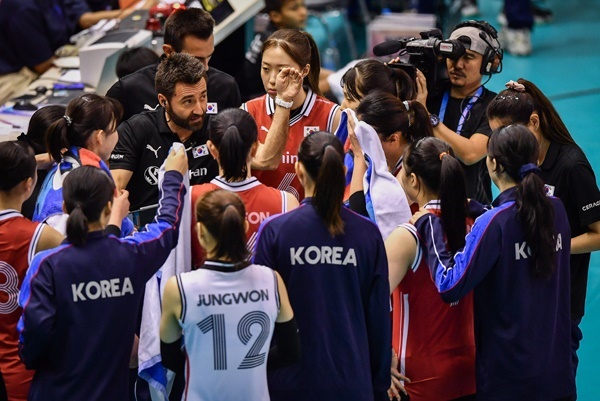  한국여자배구는 세자르 감독 부임 후 36경기에서 5승31패를 기록했다.