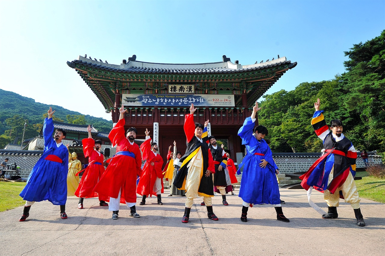 경기 광주시가 수해 복구 등으로 미뤄지던 ‘제28회 남한산성 문화제’를 5년 만에 한산성도립공원에서 개최한다.