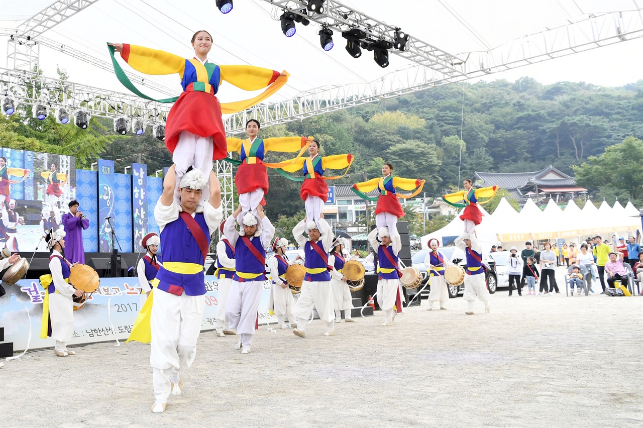 경기 광주시가 수해 복구 등으로 미뤄지던 ‘제28회 남한산성 문화제’를 5년 만에 한산성도립공원에서 개최한다. 사진은 남한산성문화제 모습