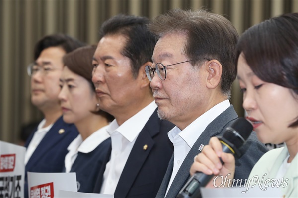 단식 9일차인 이재명 더불어민주당 대표가  8일 서울 여의도 국회에서 열린 의원총회에 참석해 있다.
