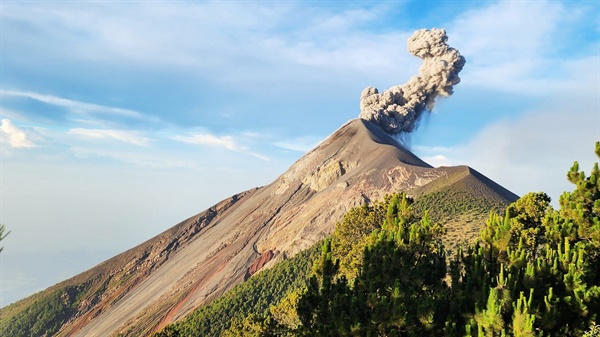 푸에고화산은 지구의 숨구멍이다. 지구가 살아있음을 보여주고 있다.
