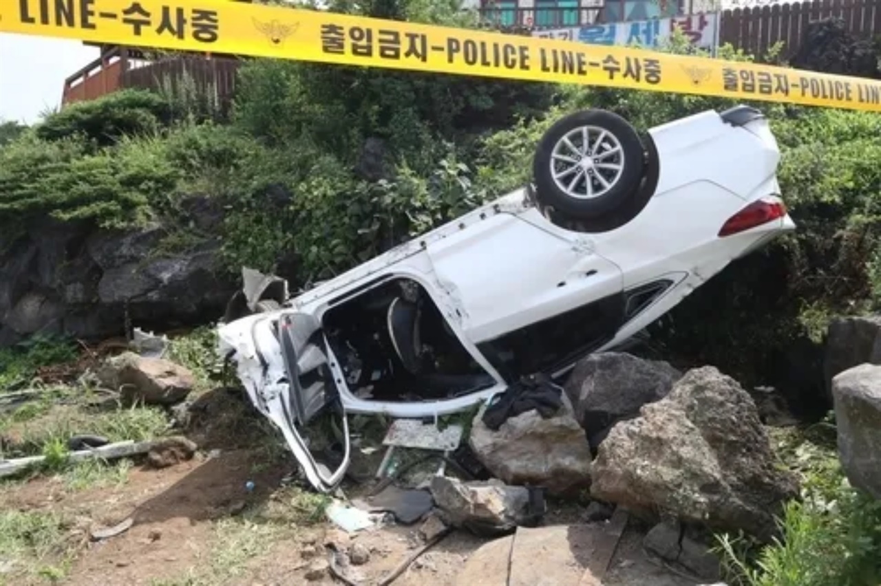 2022년 7월 제주시 애월읍 해안도로에서 음주 상태로 과속 운전하는 렌터카가 전복해 관광객 3명이 숨지고 4명이 크게 다쳤다.

