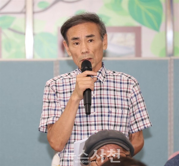 강춘석 사천남해하동 환경운동연합 의장이 광포만의 생태적 가치와 자원에 관해 이야기하고 있다. 