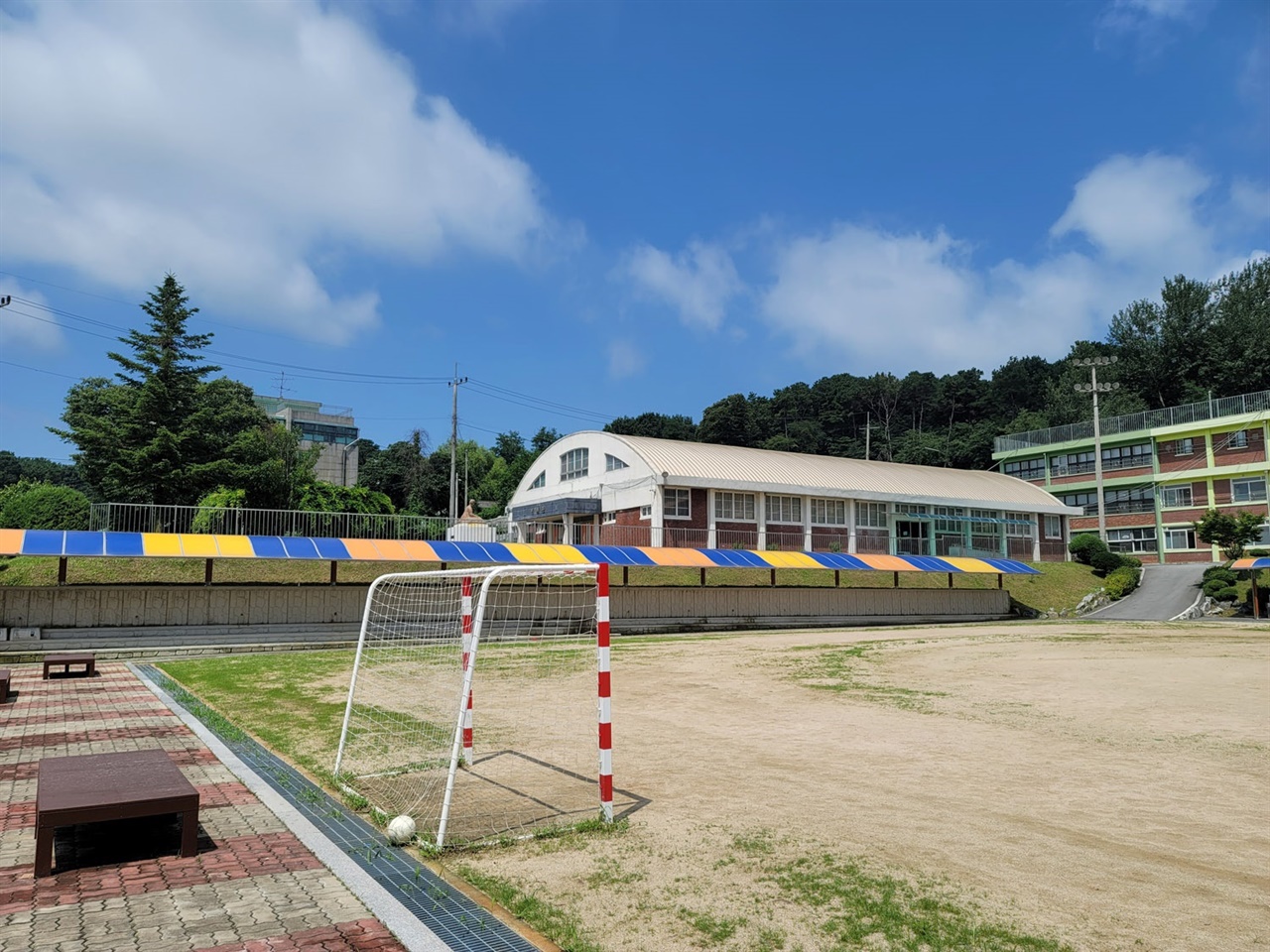  (가칭)백암복합문화센터가 건립될 백암초등학교현 체육관 부지 모습