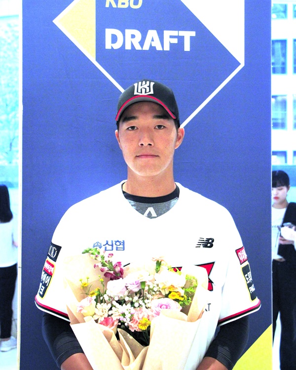  14일 열린 KBO 리그 신인 드래프트에서 KT 위즈에 지명받은 육청명 선수.