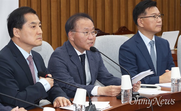  윤재옥 국민의힘 원내대표가 15일 오후 서울 여의도 국회에서 열린 원내대책회의에서 발언하고 있다.