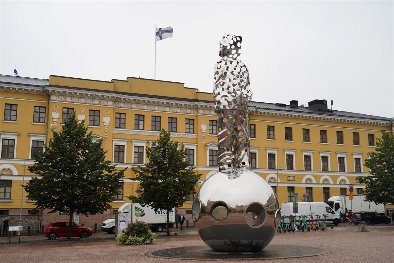 핀란드 국방부 앞 겨울전쟁 추모비