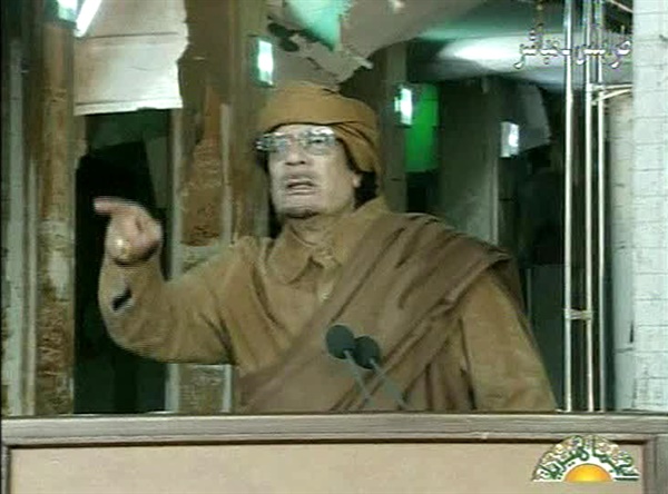 무아마르 카다피 리비아 국가원수가 리비아 수도 트리폴리에서 자신의 퇴진을 요구하는 반정부 시위대와 싸우다 순교자로 죽겠다는 내용의 연설을 하고 있다. 이 연설은 리비아 국영텔레비전을 통해 방송됐다.