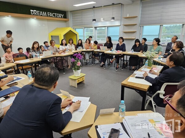  서울교육청과 전남교육청이 손을 잡고 진행하는 농촌유학. 조희연 서울시교육감이 학부모와 학생을 만나기 위해 지난 13일 오후 전남 구례에 있는 광의초를 찾아왔다.