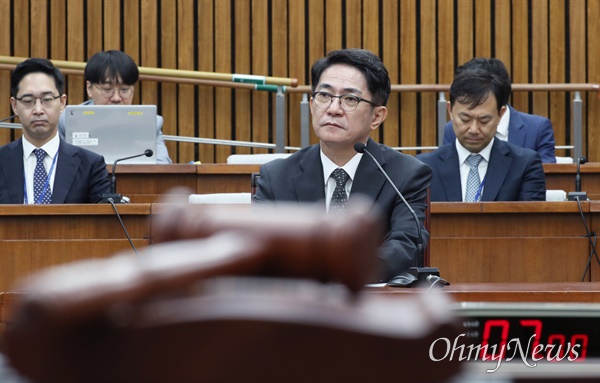 이균용 대법원장 후보자가 19일 서울 여의도 국회에서 열린 인사청문회에서 의원 질의에 답변하고 있다.
