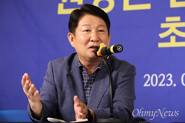 권영진 전 대구시장이 19일 '아시아포럼21' 초청 토론회에 참석해 내년 총선에서 대구에 출마하겠다는 뜻을 밝혔다.