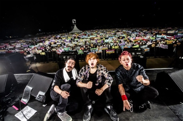  일본의 록밴드 10-FEET(텐피트). '더 퍼스트 슬램덩크' 무대 인사와 단독 공연에 이어 오는 10월 부산 국제 록 페스티벌을 통해 재내한한다.
