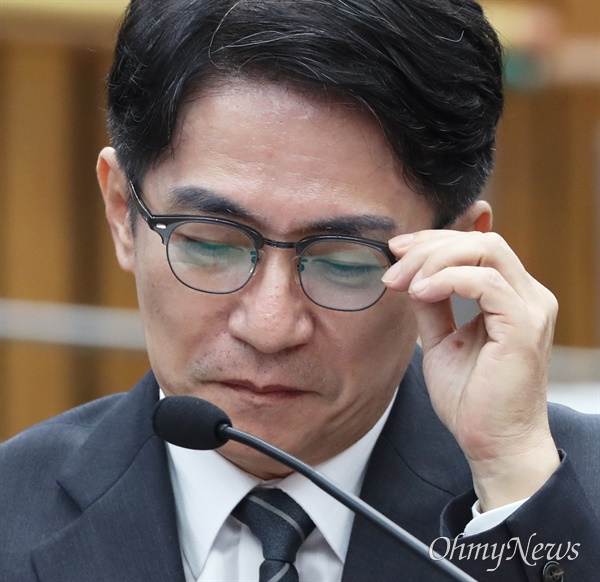 이균용 대법원장 후보자가 20일 서울 여의도 국회에서 열린 인사청문회에서 의원 질의에 답변하고 있다.