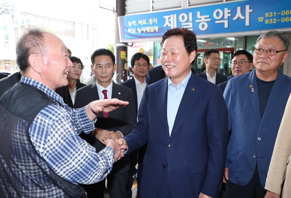  박완수 경남도지사, 25일 합천 왕후전통시장 방문.