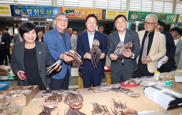 박완수 경남도지사, 25일 합천 왕후전통시장 방문.