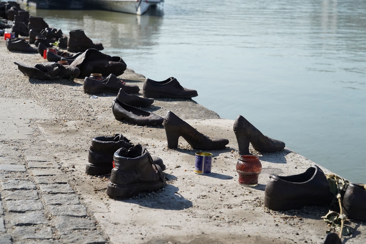 다뉴브 강변의 신발들