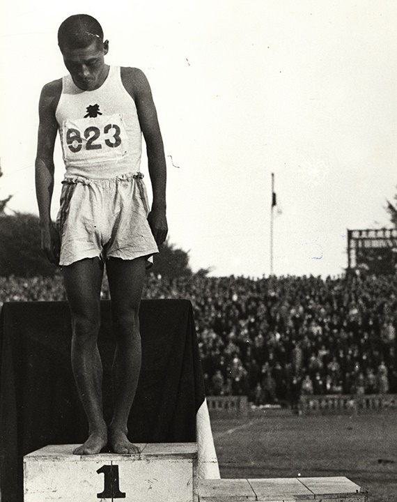 1935년 메이지신궁 마라톤대회에서 우승한 손기정