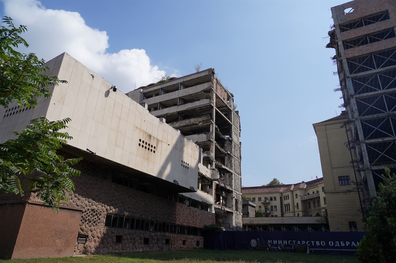 폭격으로 파괴된 옛 세르비아 육군본부 건물