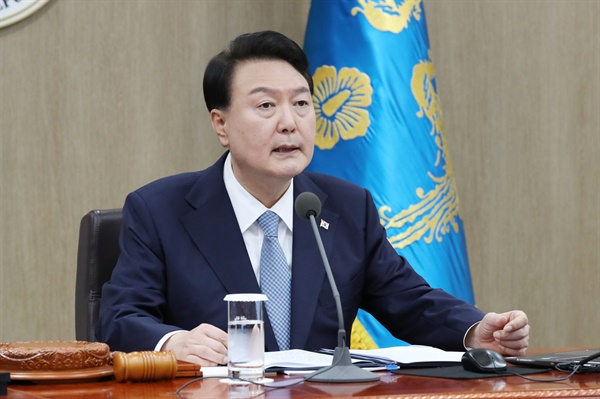 윤석열 대통령이 9월 12일 서울 용산 대통령실 청사에서 국무회의를 주재하고 있다. 