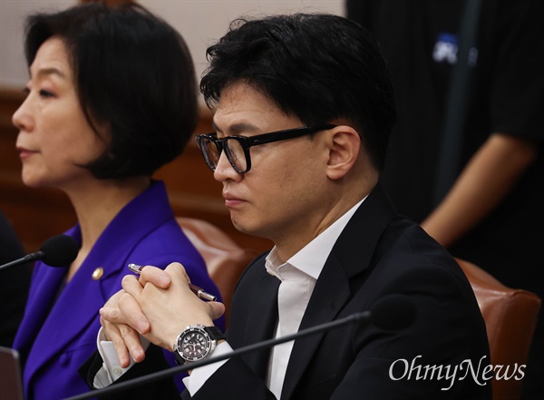 한동훈 법무부장관이 4일 오전 정부서울청사에서 열린 국무회의에 참석하고 있다.