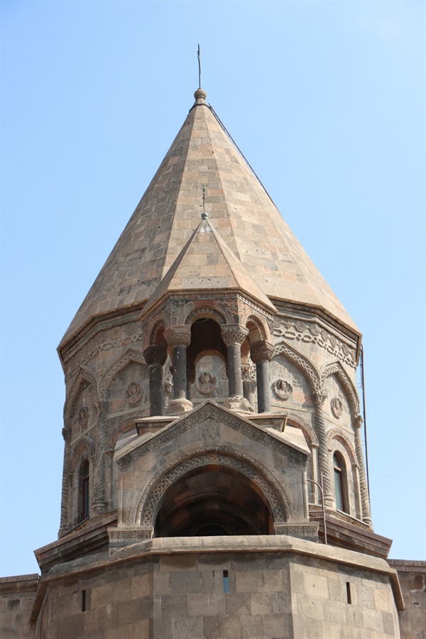 에치미아진 성당의 돔