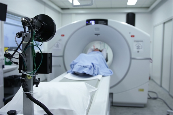 지난 4월 A보험사는 서울 한 대학병원 김아무개 교수에 "MRI·MRA 판독으로 뇌혈관의 협착 및 폐쇄 진단을 확정 진단하는 것은 과잉 진단일 가능성이 없는가"라고 질의했다.(기사내용과 무관)