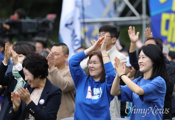 더민주전국혁신회의는 10월 9일 오후 김해 봉하마을 생태문화공원에서 ‘영남 총궐기대회'를 열었다.