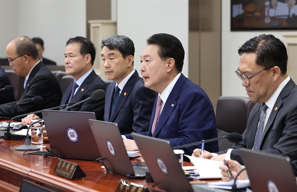  윤석열 대통령이 10일 서울 용산 대통령실 청사에서 열린 국무회의에서 발언하고 있다. 2023.10.10