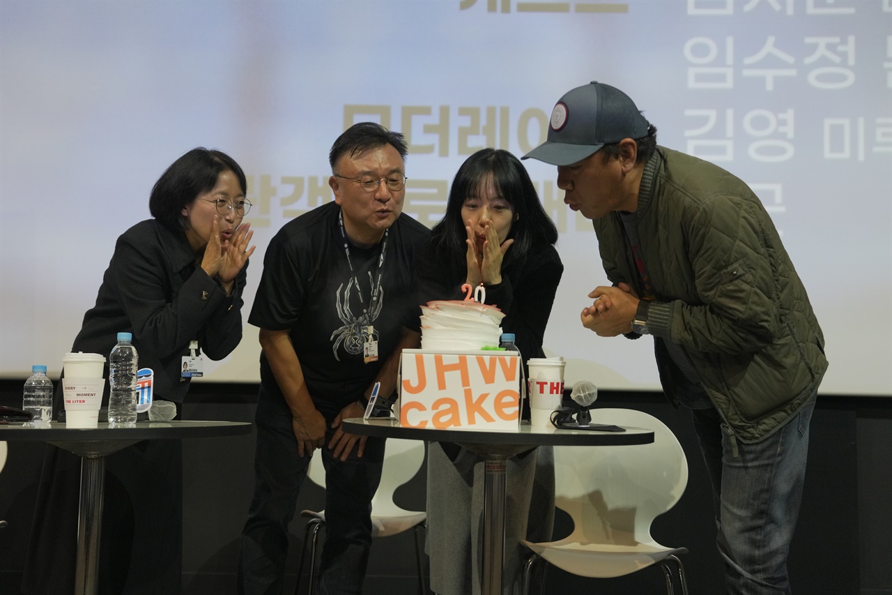  커뮤니티비프 리퀘스트 시네마에서 <장화홍련> 개봉 20주년을 축하하고 있다. 
 