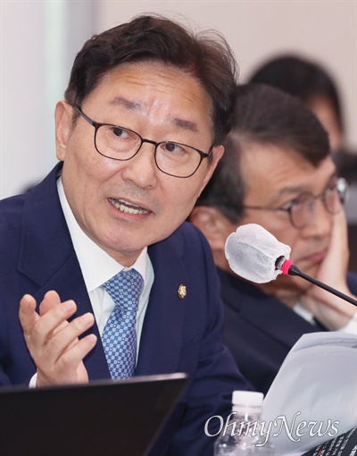 박범계 더불어민주당 의원이 11일 서울 여의도 국회에서 열린 법제사법위원회의 법무부 국정감사에서 질의하고 있다.