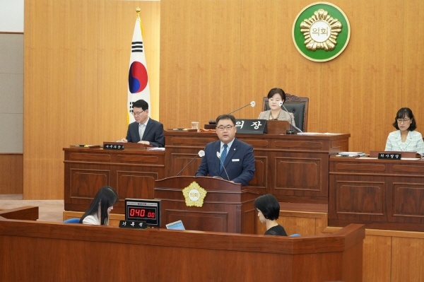 제213회 임시회 2차 본회의에서 발언하고 있는 박재완 북구의원 