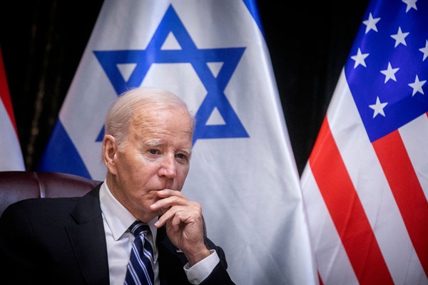 조 바이든 미국 대통령이 2023년 10월 18일 텔아비브에서 베냐민 네타냐후 이스라엘 총리와 만나고 있다.