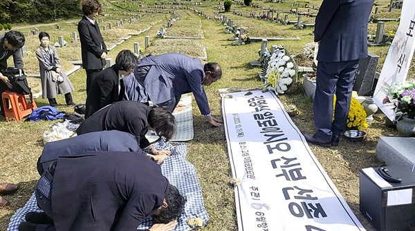 10월 19일 고성 이화공원묘원에서 열린 고 김영식 알로이시오 신부 추모식.