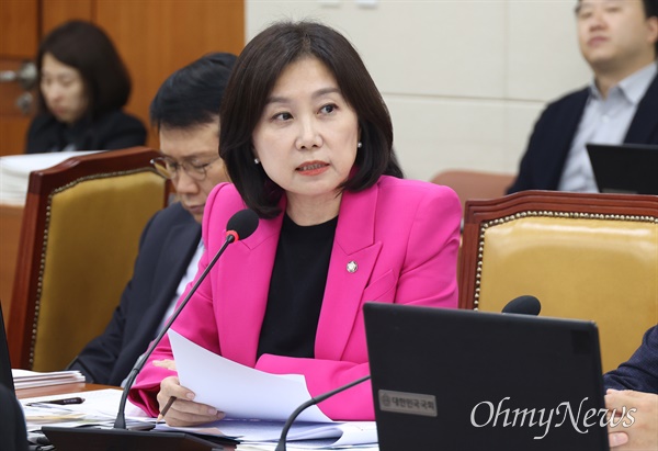 허은아 국민의힘(비례대표) 의원이 10월 19일 오후 서울 여의도 국회에서 열린 과학기술정보방송통신통위원회 국정감사에서 질의하고 있다.