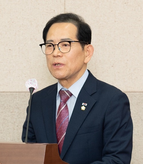 통학로 안전확보를 위한 조례를 발의한 강남구의회 강을석 의원.