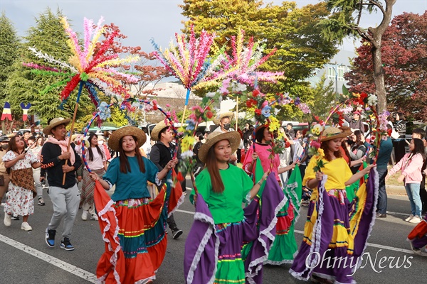 2023년 10월 20~22일 창원 용지공원 일대에서 열린 문화다양성축제 '맘프'.