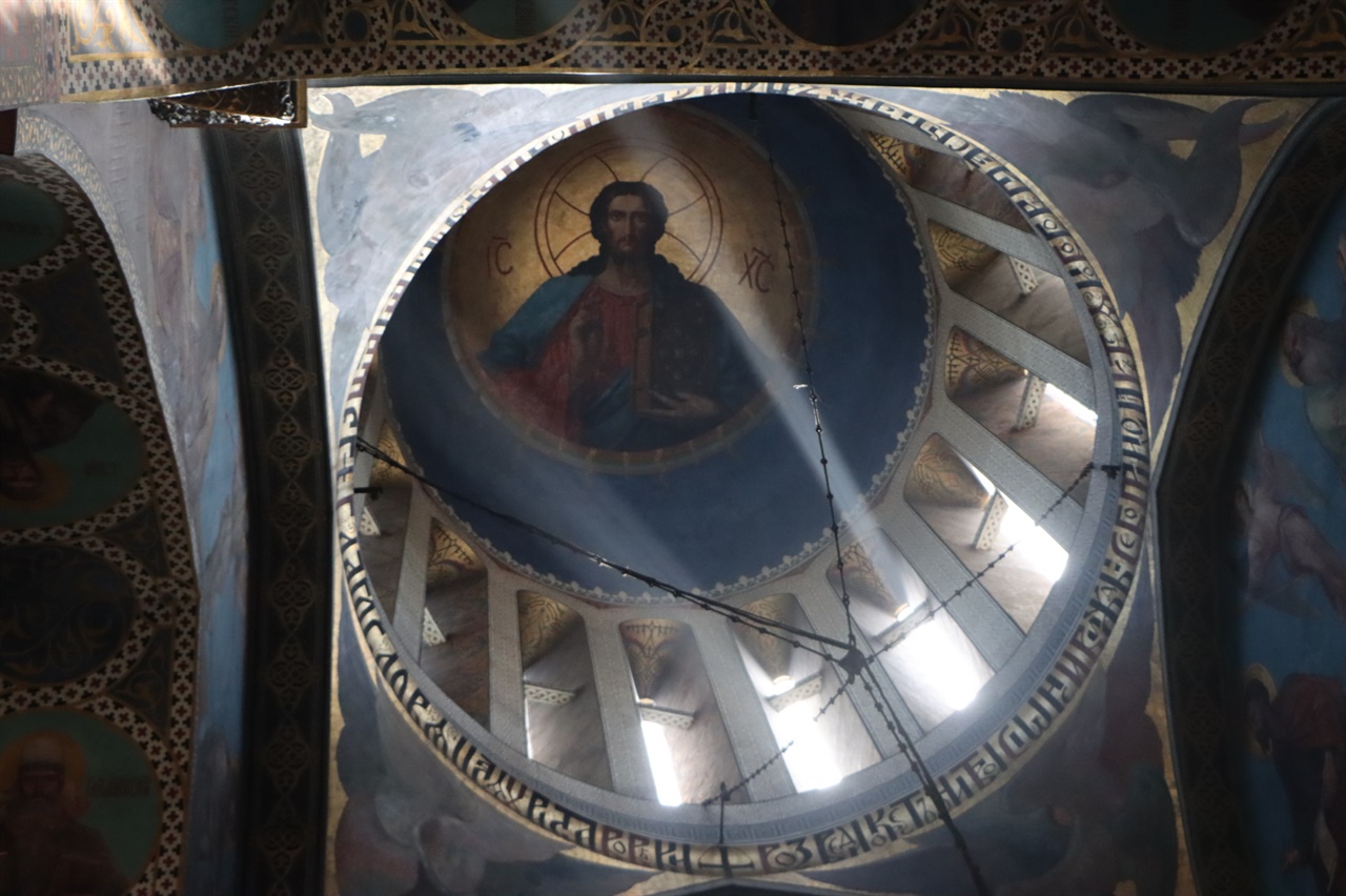 시온성당 돔과 예수 그리스도상