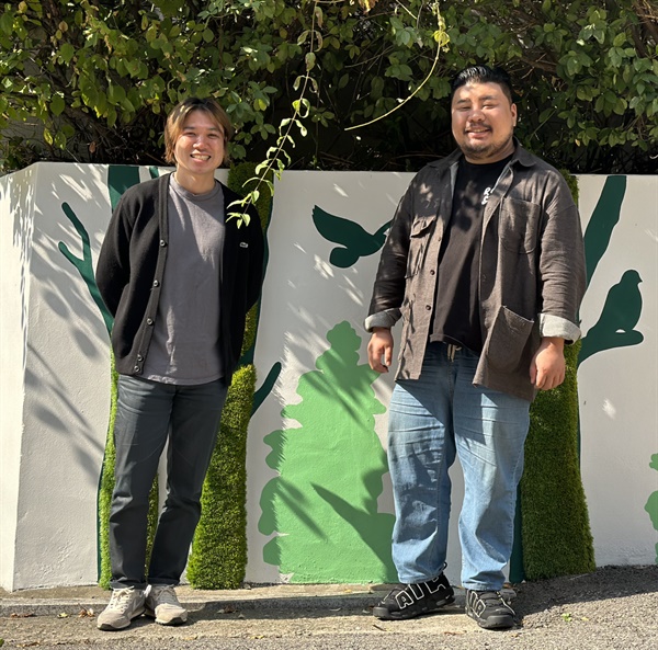 예술로 사업에 참여한 강헌구씨(왼쪽)와 강백수씨(오른쪽)