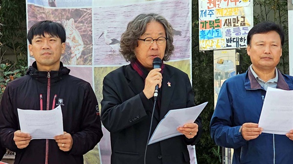 문성호 대전충남녹색연합 상임대표가 '보철거를위한금강영산강시민행동' 기자회견에서 발언을 하고 있다. 