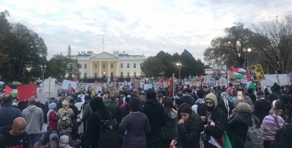 4일, 백악관 앞에서도 즉각적인 휴전, 이스라엘에 대한 미국의 지원 중단을 요구했다