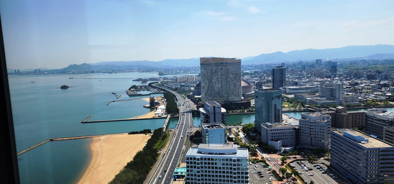 후쿠오카 타워에서 내려다본 도시 풍경.
