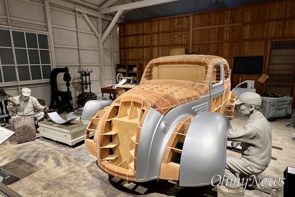 도요타 산업기술기념관에는 도요타의 상징 모델 AA 세단 차량 제작 과정이 그대로 재현돼 있다.. 
