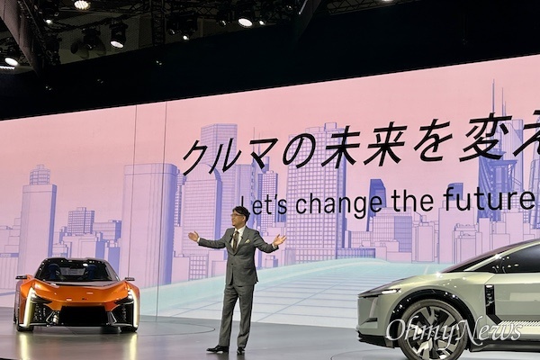 사토 고지 도요타자동차 사장은 지난달 저팬모빌리티쇼(옛 도쿄모터쇼)에서 “당신이 원하는, 당신만의 차를 만드는 것이 차세대 전기차와 소프트웨어 중심 차량(SDV)의 미래”라고 말했다. 그는 이어 “앞으로 다양한 선택지를 계속 제공하는 것이 도요타의  전략”이라고 밝했다.
