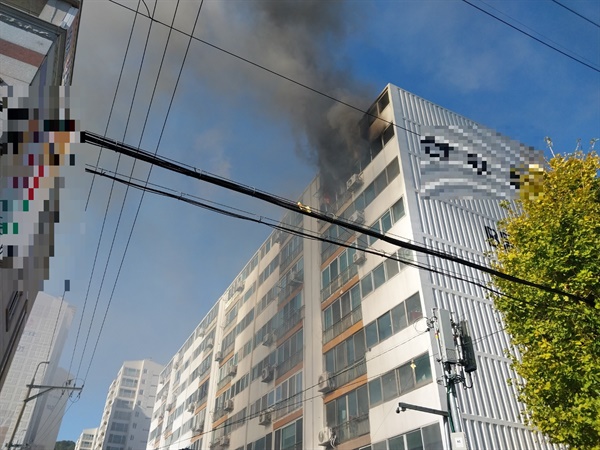 18일 거제 고현동 소재 아파트 화재.