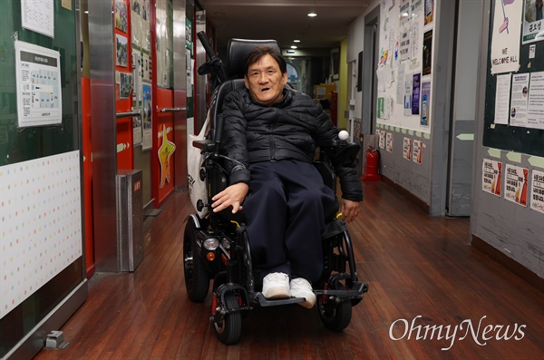 3년 전부터 장애 인식개선 일을 하고 있는 뇌병변장애인 홍기씨.